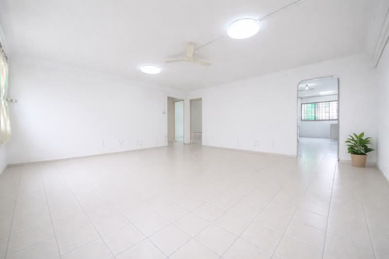 634 Yishun Street 61 HDB Flat For Sale at S$ 588,000 | PropertyGuru Singapore - Living Room