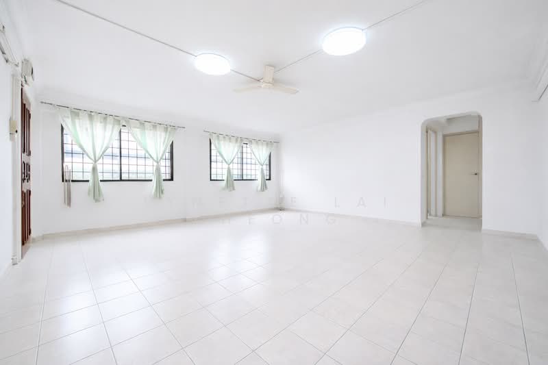 634 Yishun Street 61 HDB Flat For Sale at S$ 588,000 | PropertyGuru Singapore - Living Room