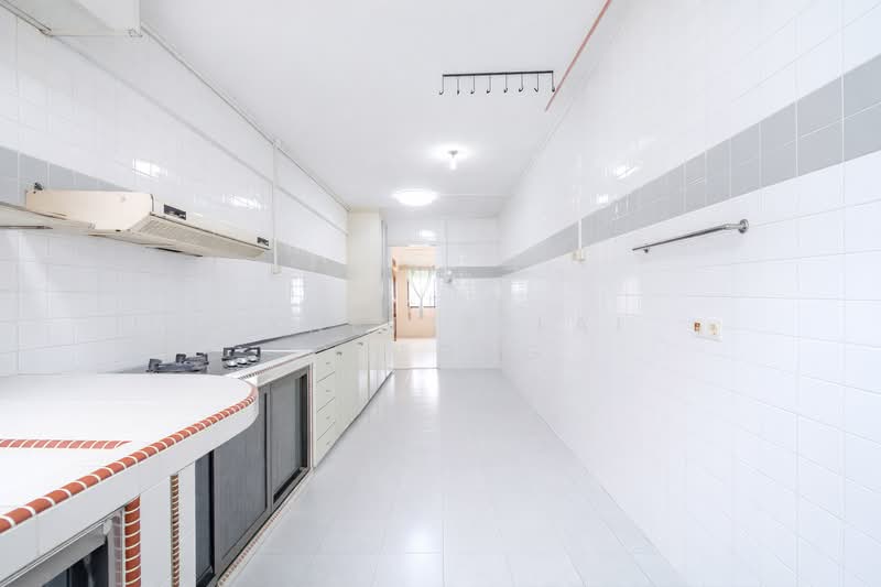 634 Yishun Street 61 HDB Flat For Sale at S$ 588,000 | PropertyGuru Singapore - Kitchen