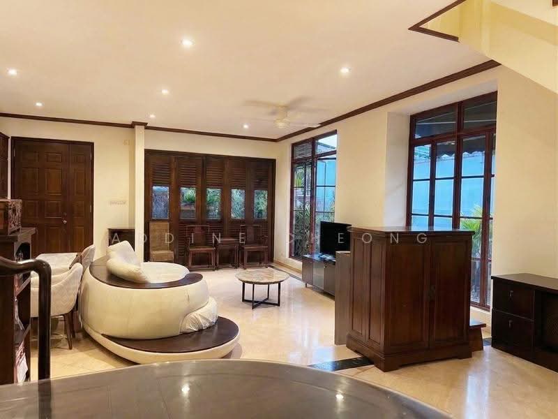 Freehold Detached House 5 mins to MRT, Lorong Mydin, Eunos / Geylang / Paya Lebar, 6 Bedrooms, 2,998 sqft, Detached House For Sale, by Addine Cheong, 500090403 - Living Room - PropertyGuru.com.sg