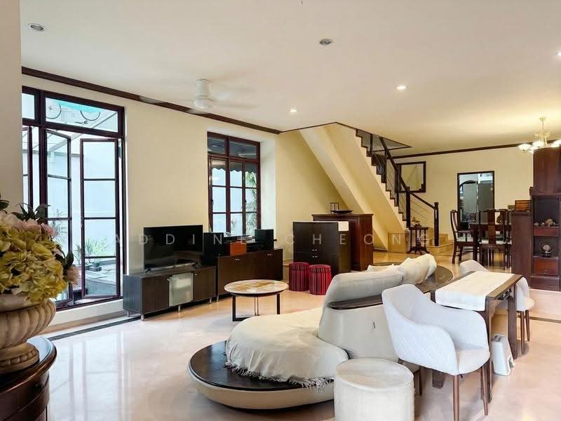 Freehold Detached House 5 mins to MRT, Lorong Mydin, Eunos / Geylang / Paya Lebar, 6 Bedrooms, 2,998 sqft, Detached House For Sale, by Addine Cheong, 500090403 - Living Room - PropertyGuru.com.sg