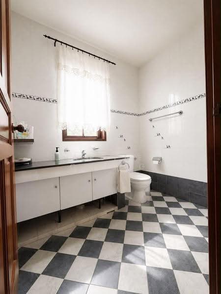 Freehold Detached House 5 mins to MRT, Lorong Mydin, Eunos / Geylang / Paya Lebar, 6 Bedrooms, 2,998 sqft, Detached House For Sale, by Addine Cheong, 500090403 - Bathroom - PropertyGuru.com.sg