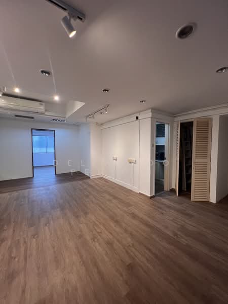 Textile Centre, 200 Jalan Sultan, 883 sqft, Office For Rent, by Delia Woo Pei Yin, 500090405 - Interior - CommercialGuru.com.sg