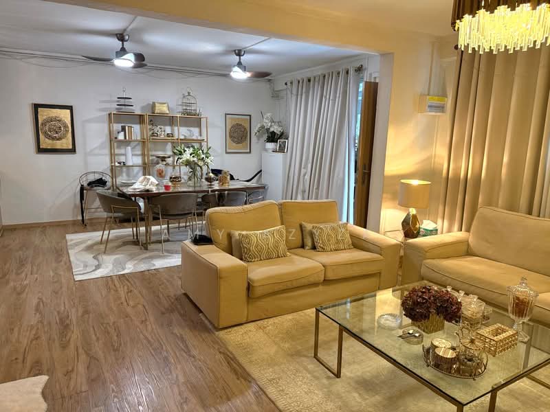 859A Tampines Avenue 5 HDB Flat For Sale at S$ 710,000 | PropertyGuru Singapore - Living Room