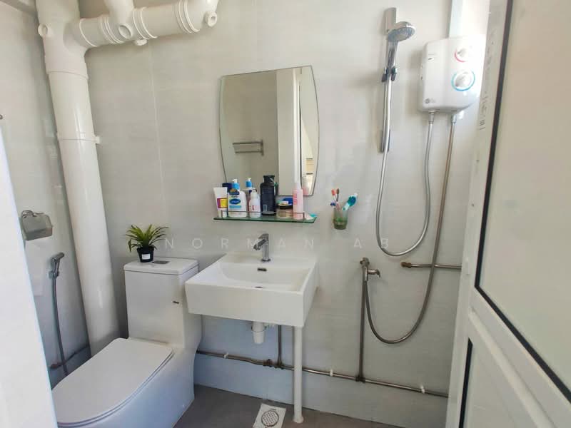 124 Pasir Ris Street 11, 124 Pasir Ris Street 11, 3 Bedrooms, 1,109 sqft, HDB Flat For Rent, by Norman AB, 500090415 - Bathroom - PropertyGuru.com.sg