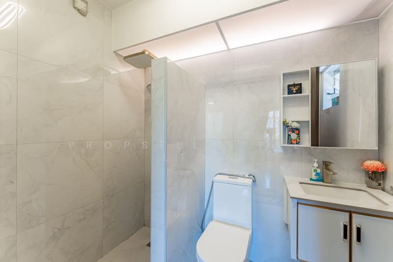 667A Punggol Drive HDB Flat For Sale at S$ 850,000 | PropertyGuru Singapore - Bathroom