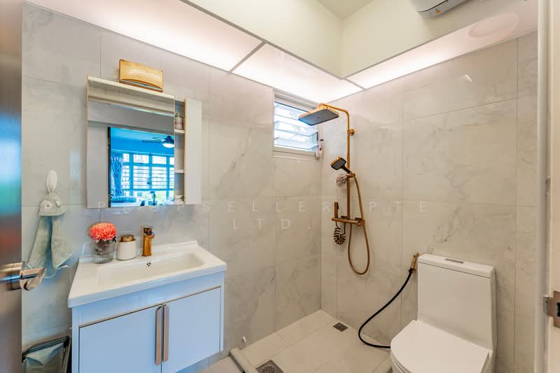 667A Punggol Drive HDB Flat For Sale at S$ 850,000 | PropertyGuru Singapore - Bathroom
