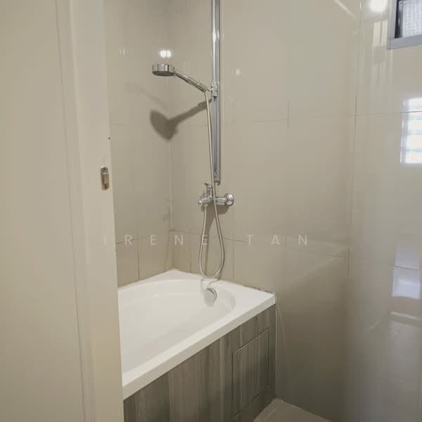 310A Punggol Walk HDB Flat For Sale at S$ 728,000 | PropertyGuru Singapore - master bathroom