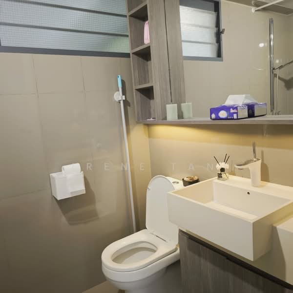 310A Punggol Walk HDB Flat For Sale at S$ 728,000 | PropertyGuru Singapore - master bathroom