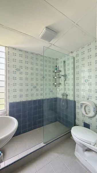 Pandan Valley Condominium For Sale at S$ 3,000,000 | PropertyGuru Singapore - Bathroom