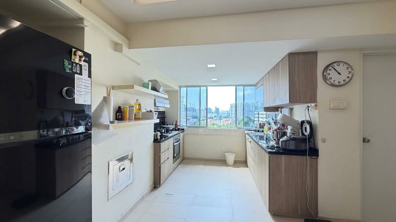 Pandan Valley Condominium For Sale at S$ 3,000,000 | PropertyGuru Singapore - Kitchen