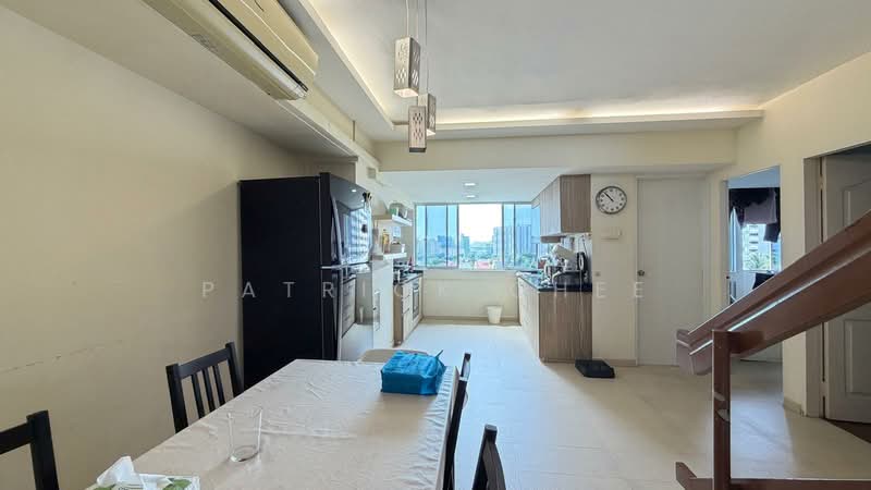 Pandan Valley Condominium For Sale at S$ 3,000,000 | PropertyGuru Singapore - Kitchen