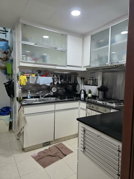 Cote D'Azur Condominium For Sale at S$ 2,860,000 | PropertyGuru Singapore - Kitchen