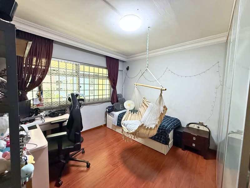 360 Woodlands Avenue 5 HDB Flat For Sale at S$ 898,000 | PropertyGuru Singapore - Bedroom