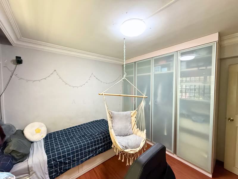 360 Woodlands Avenue 5 HDB Flat For Sale at S$ 898,000 | PropertyGuru Singapore - Bedroom