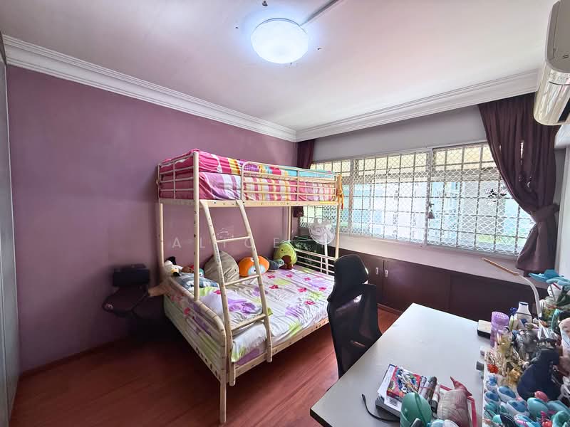 360 Woodlands Avenue 5 HDB Flat For Sale at S$ 898,000 | PropertyGuru Singapore - Bedroom