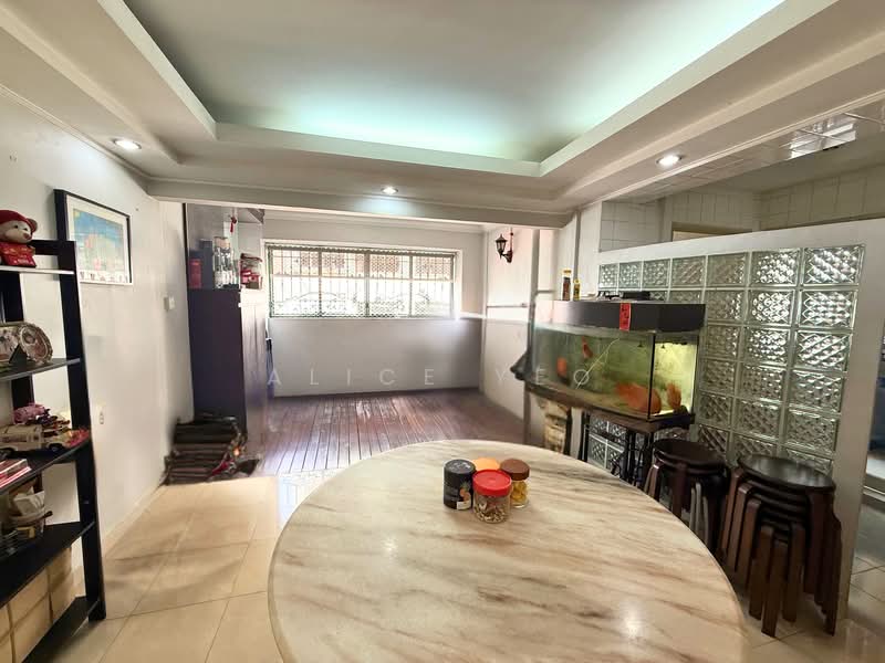 360 Woodlands Avenue 5 HDB Flat For Sale at S$ 898,000 | PropertyGuru Singapore - Dining / Balcony