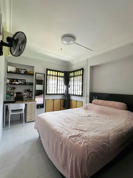 369 Woodlands Avenue 1 HDB Flat For Sale at S$ 638,888 | PropertyGuru Singapore - Bedroom