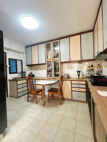 369 Woodlands Avenue 1 HDB Flat For Sale at S$ 638,888 | PropertyGuru Singapore - Kitchen