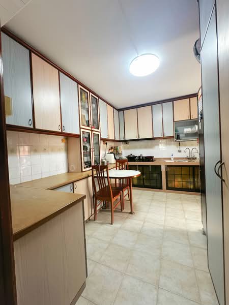 369 Woodlands Avenue 1 HDB Flat For Sale at S$ 638,888 | PropertyGuru Singapore - Kitchen