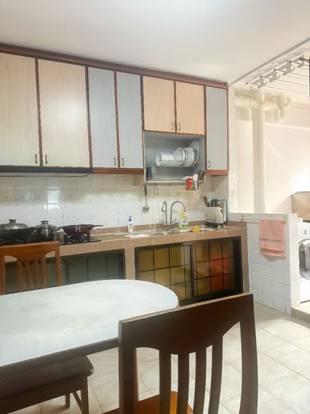 369 Woodlands Avenue 1 HDB Flat For Sale at S$ 638,888 | PropertyGuru Singapore - Kitchen