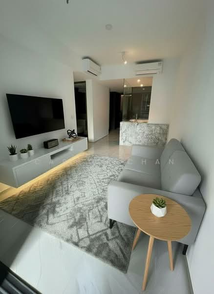 Tembusu Grand, 96 Jalan Tembusu, 2 Bedrooms, 743 sqft, Condominium For Sale, by Carson Chan, 500090444 - Living Room - PropertyGuru.com.sg