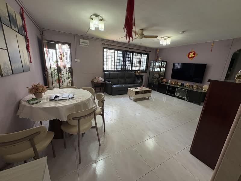 146 Woodlands Street 13 HDB Flat For Sale at S$ 550,000 | PropertyGuru Singapore - Living Room