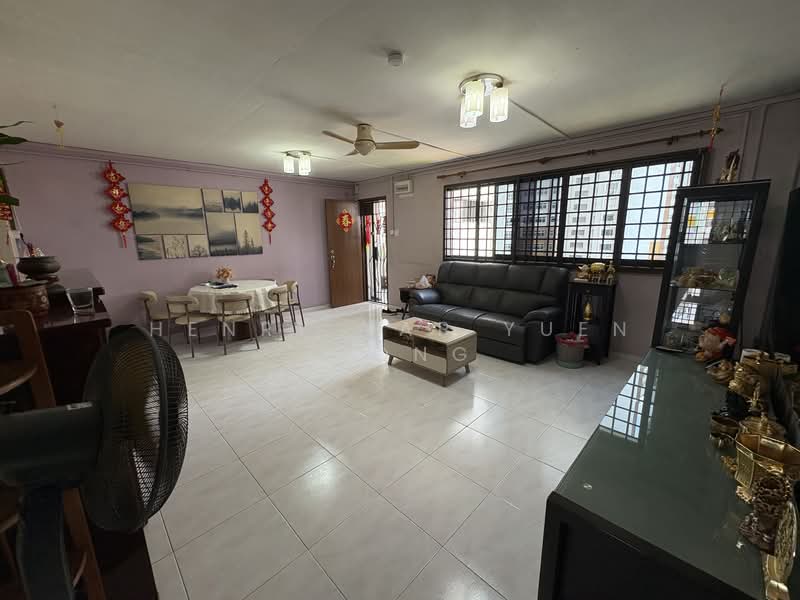 146 Woodlands Street 13 HDB Flat For Sale at S$ 550,000 | PropertyGuru Singapore - Living Room