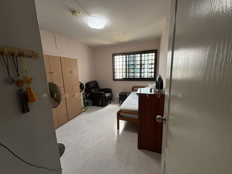 146 Woodlands Street 13 HDB Flat For Sale at S$ 550,000 | PropertyGuru Singapore - Bedroom