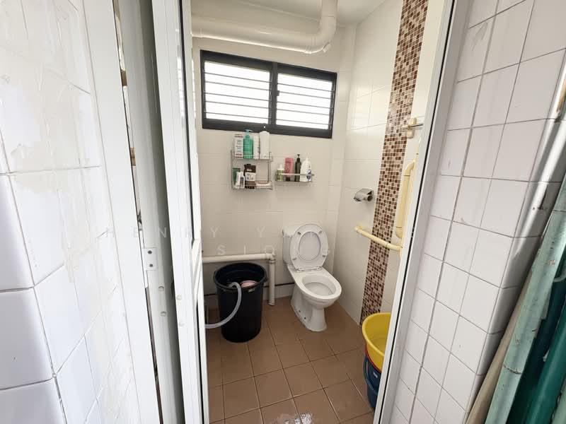 146 Woodlands Street 13, 146 Woodlands Street 13, 3 Bedrooms, 1,001 sqft, HDB Flat For Sale, by Henry Yap Yuen Siong, 500090446 - Bathroom - PropertyGuru.com.sg
