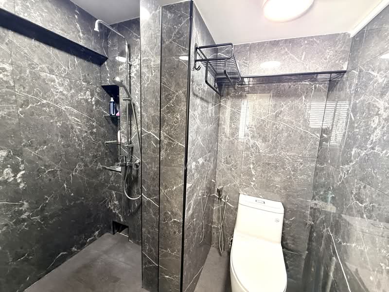 26 Bendemeer Road HDB Flat For Sale at S$ 558,000 | PropertyGuru Singapore - Bathroom