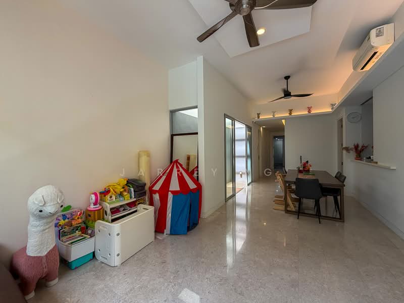 Lighthouse, 161B Jalan Loyang Besar, Changi Airport / Changi Village, 3 Bedrooms, 1,206 sqft, Condominium For Sale, by Jarrey Ng, 500090462 - Living Room - PropertyGuru.com.sg