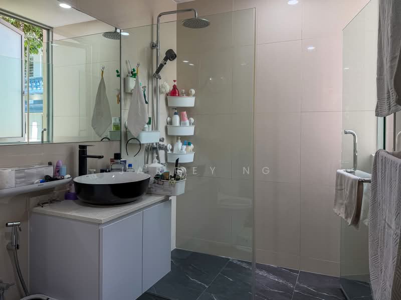 Lighthouse, 161B Jalan Loyang Besar, Changi Airport / Changi Village, 3 Bedrooms, 1,206 sqft, Condominium For Sale, by Jarrey Ng, 500090462 - Bathroom - PropertyGuru.com.sg