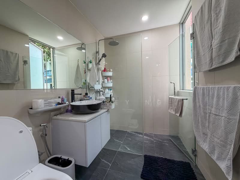 Lighthouse, 161B Jalan Loyang Besar, Changi Airport / Changi Village, 3 Bedrooms, 1,206 sqft, Condominium For Sale, by Jarrey Ng, 500090462 - Bathroom - PropertyGuru.com.sg
