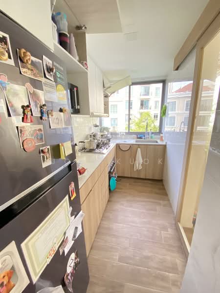 Waterford Residence Condominium For Sale at S$ 2,300,000 | PropertyGuru Singapore - Kitchen