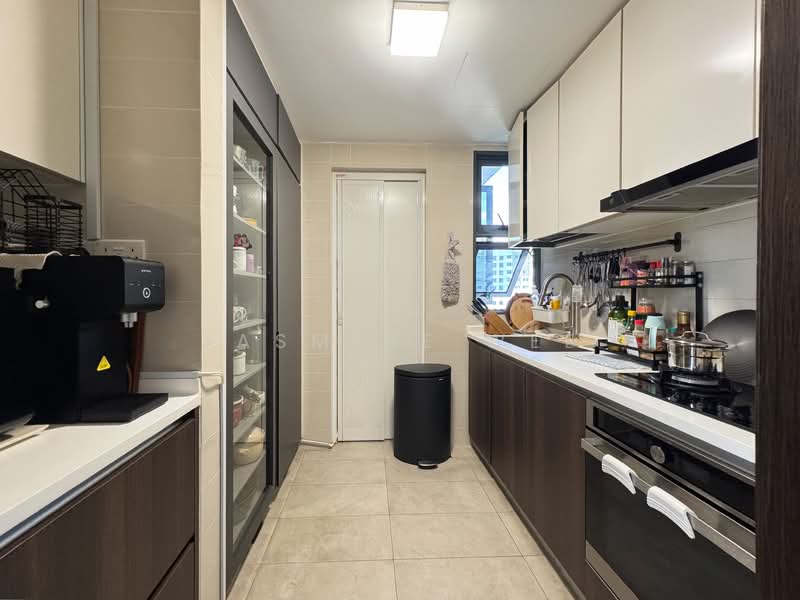 Symphony Suites Condominium For Sale at S$ 1,480,000 | PropertyGuru Singapore - Kitchen