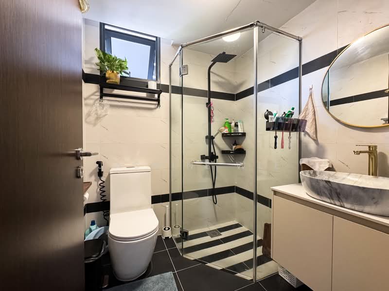 Symphony Suites Condominium For Sale at S$ 1,480,000 | PropertyGuru Singapore - Bathroom