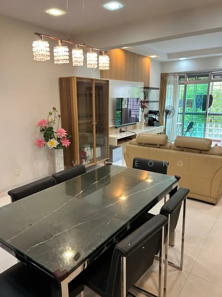 Avila Gardens, 11 Flora Road, 3 Bedrooms, 1,323 sqft, Condominium For Rent, by Kelvin Leong, 500090488 - Living Room - PropertyGuru.com.sg