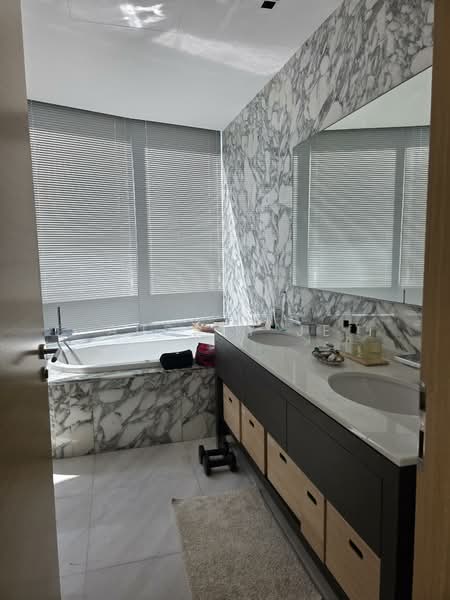 Cliveden at Grange, 102 Grange Road, 4 Bedrooms, 2,842 sqft, Condominium For Rent, by Audrey Je, 500090499 - Bathroom - PropertyGuru.com.sg