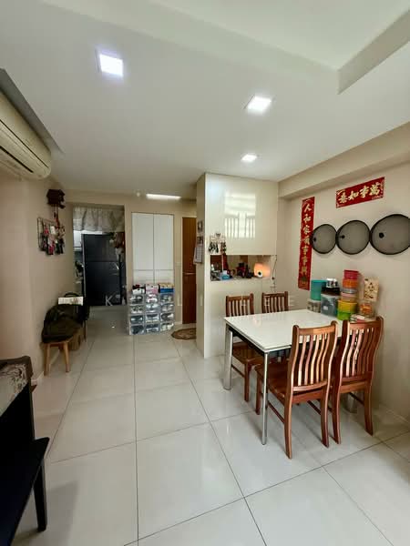 308A Punggol Walk HDB Flat For Sale at S$ 718,000 | PropertyGuru Singapore - Dining Room