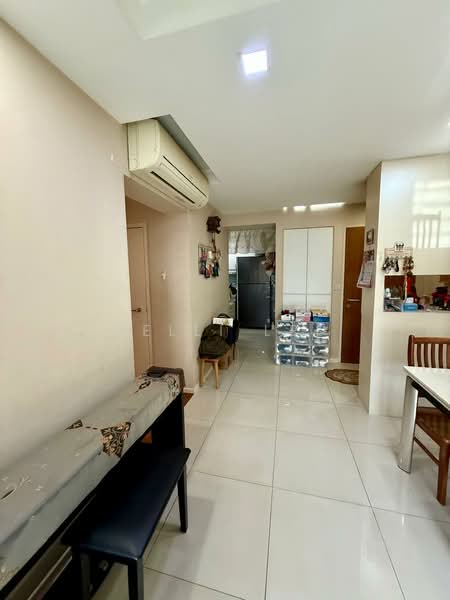308A Punggol Walk HDB Flat For Sale at S$ 718,000 | PropertyGuru Singapore - Living Room