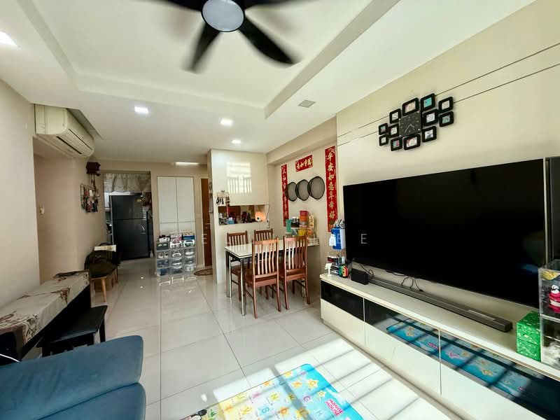 308A Punggol Walk HDB Flat For Sale at S$ 718,000 | PropertyGuru Singapore - Living Room