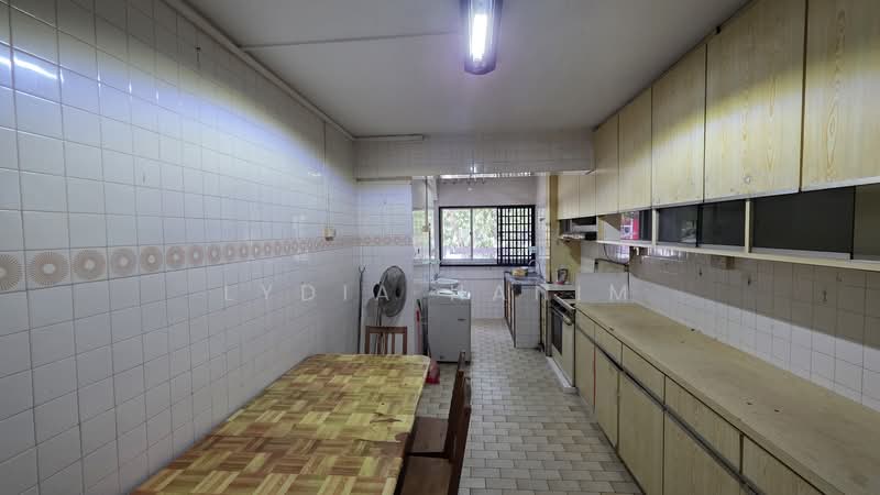 267 Tampines Street 21 HDB Flat For Sale at S$ 480,000 | PropertyGuru Singapore - Kitchen