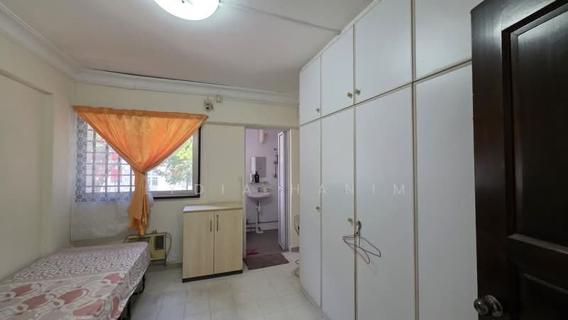 267 Tampines Street 21 HDB Flat For Sale at S$ 480,000 | PropertyGuru Singapore - Bedroom