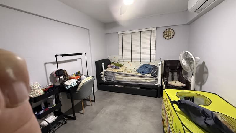 242 Hougang Street 22 HDB Flat For Sale at S$ 468,000 | PropertyGuru Singapore - Bedroom