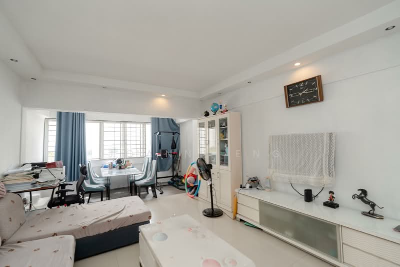 178 Woodlands Street 13 HDB Flat For Sale at S$ 638,888 | PropertyGuru Singapore - Living Room
