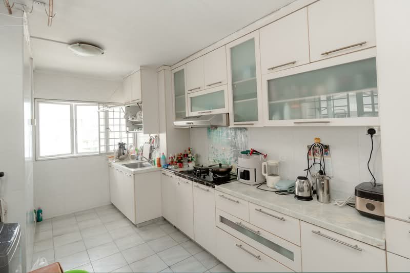 178 Woodlands Street 13 HDB Flat For Sale at S$ 638,888 | PropertyGuru Singapore - Kitchen
