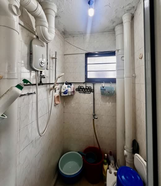 98 Whampoa Drive HDB Flat For Sale at S$ 410,000 | PropertyGuru Singapore - Bathroom