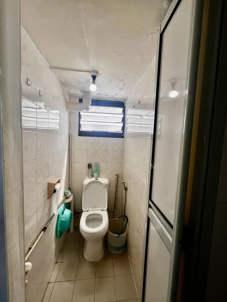 98 Whampoa Drive HDB Flat For Sale at S$ 410,000 | PropertyGuru Singapore - Bathroom