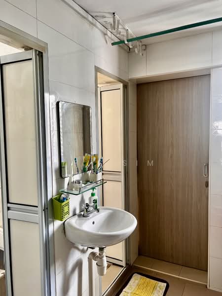 98 Whampoa Drive HDB Flat For Sale at S$ 410,000 | PropertyGuru Singapore - Bathroom